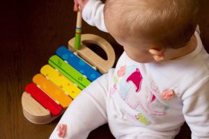 choosing safe toys for babies and toddlers